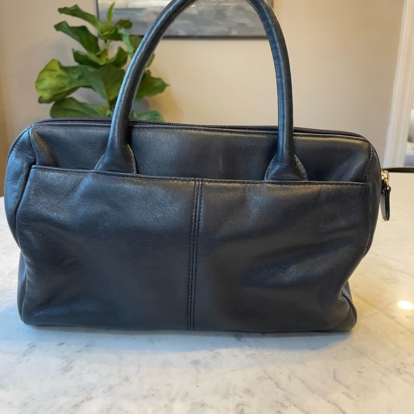 Black/Navy Quality Leather Vintage Etienne Aigner Hand Bag with Gold Accents - Picture 3 of 17